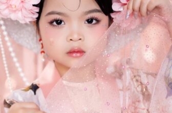 [🆕🇻🇳] Nhật Thực (Thực Tuti) 😎❤️️⭐️ Top1Kids 😎❤️️⭐️ Cùng em bé 4 tuổi đu trend Bắc bling nào
MINH THƯ x BẮC BLING x NTK NHẬT THỰC
Model: Hoàng Minh Thư
Makeup: Hằng Camellia
C… , shares-1✔️ , likes-29❤️️ , date-2025-03-16 21:43:21🇻🇳🇻🇳🇻🇳📰🆕