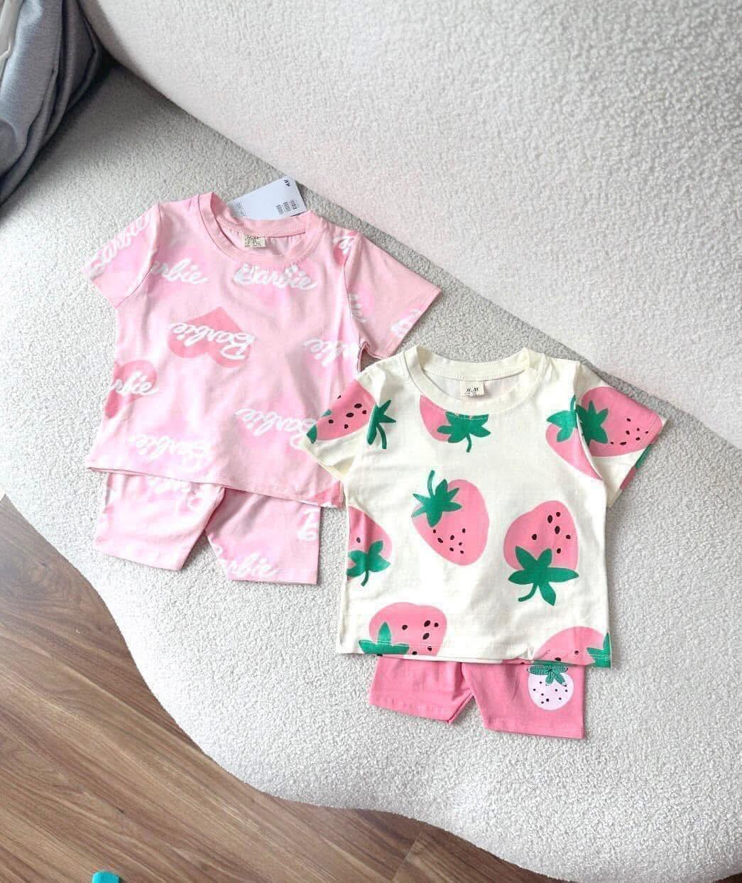 [🆕🇻🇳]  Minsu Kids 😎❤️️⭐️  Xả #150k 2 bộ còn 12-18m, 2y, 3y, 4y (9-17kg)Set 2 bộ dâu bé gái hoạ tiết yêu quá ạ, tông hồng bé nào cũng thíchChất : cotton 4c xịn xò xinh lắm
, shares-0✔️ , likes-0❤️️ , date-2025-03-15 18:13:59🇻🇳🇻🇳🇻🇳📰🆕
