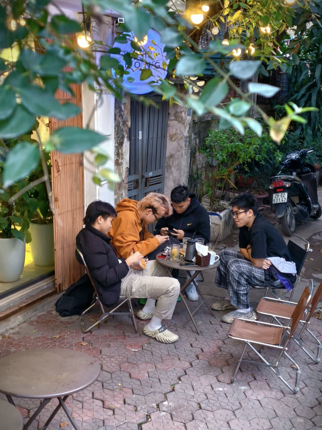 [☕️🇻🇳] Cà Phê Không 🥤 Top1Coffee ☕️  Rảnh không? Ra Cà Phê Không làm cốc rồi tám chuyện trà chiều nào!

#Friendship
#ThanhXuân
#CafeVibes 
#Cafelowkey 
#Caphekhong
 , shares-0✔️ , likes-9❤️️ , date-2025-03-18 17:03:47🇻🇳🇻🇳🇻🇳📰🆕