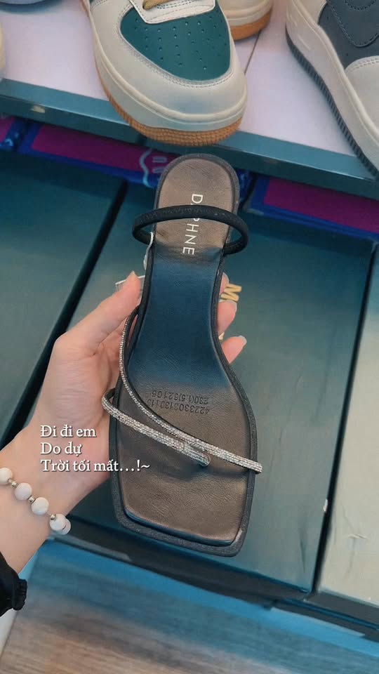 [🆕🇻🇳] Phương Ngân Shoes – 310 Lê Quý Đôn – Giày Dép Nam Nữ 👕 Top1Fashion 👗  Mua đi chị em
Do dự ..
Hết size giờ 
#giaycaogot
#310lêquýđôntptb , shares-0✔️ , likes-8❤️️ , date-2025-03-19 16:11:36🇻🇳🇻🇳🇻🇳📰🆕