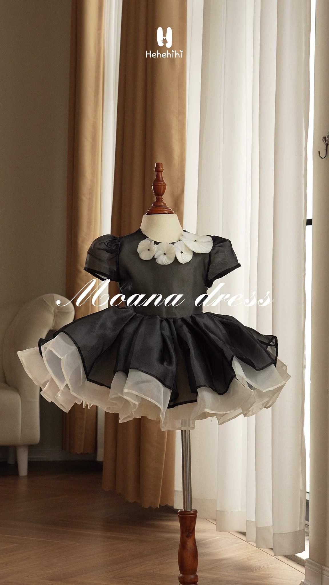 [🆕🇻🇳] HEHEHIHI – Cửa hàng nhỏ bán quần áo 🧑‍🧒❤️️👶⭐️  Moana Dress – Bí Ẩn Và Thanh Lịch!Moana Dress mang sắc đen huyền bí kết hợp với chất liệu voan kính mềm mại, tạo nên sự nhẹ nhàng, bồng bềnh trong từng , shares-0✔️ , likes-0❤️️ , date-2025-03-14 19:48:12🇻🇳🇻🇳🇻🇳📰🆕