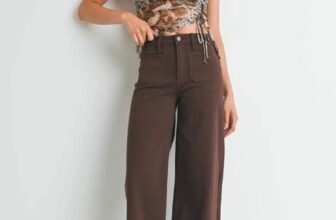 [???] Pomapan – Store vnxk – Thiết kế & Thời trang  ? Top1Fashion ?  Q23030 – Jeans house nâu
Form suông nhé các nàng
Chất mềm , co giãn nhiềuuuuuu
Form lên tôn dáng , dễ mặc
Size 24 -31
_____________________shopee. , shares-0✔️ , likes-0❤️️ , date-2025-03-20 16:00:39????????