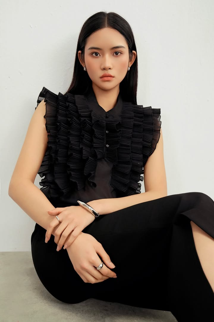[👗🇻🇳] SIXDO is a fashion brand founded by fashion designer DOMANHCUONG 👕 Top1Fashion 👗 – 𝐅𝐥𝐨𝐚𝐭𝐢𝐧𝐠 𝐢𝐧 𝐍𝐨𝐢𝐫



Bản hoà ca của sự mềm mại  …