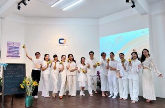 [???] Connect & Inspire Yoga ? Top1Yoga ??‍♀️ NGÀY KHAI GIẢNG KHÓA ĐÀO TẠO 100YTF – YOGA THERAPY FOUNDATION
—
Thương chúc các bạn vững bước trên con đường nghề và giữ trọn vẹn giá trị cốt lõi của ng , shares-0✔️ , likes-17❤️️ , date-2025-03-18 21:49:26????????