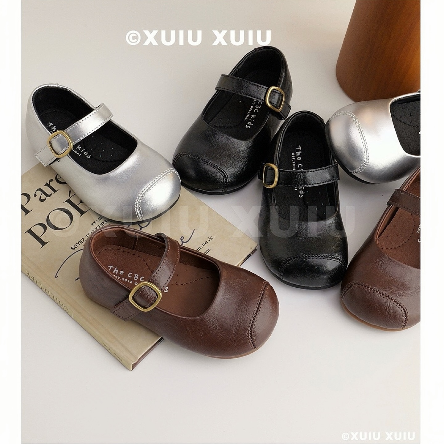 [🆕🇻🇳]  Penguin Bebe – Chuyên order cho bé 🧑‍🧒❤️️👶⭐️  Mẫu giày vừa cho ra mắt đã chỉ còn số lượng ít thui ạ, chất da đẹp, màu sắc kiểu dáng basic, dễ đi, dễ phối đồ. 10 điểm tuyệt đối là đâyyy.
Size 23-32 (bé , shares-0✔️ , likes-0❤️️ , date-2025-03-17 22:37:18🇻🇳🇻🇳🇻🇳📰🆕