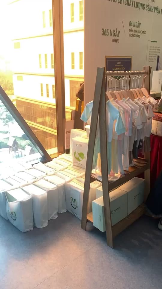 [🆕🇻🇳]  UalaRogo – Made in Vietnam – Thương hiệu thời trang phụ kiện cao cấp cho bé từ 0-4 tuổi 🧑‍🧒❤️️👶⭐️ 120 phần quà tặng các mẹ tại bệnh viện hồng ngọc – châu văn liêm – hà nội  , shares-0✔️ , likes-11❤️️ , date-2025-03-23 18:48:56🇻🇳🇻🇳🇻🇳📰🆕