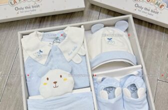 [🆕🇻🇳]  Hi Baby & Mom – CHUYÊN COMBO ĐI SINH CHO MẸ & BÉ 🧑‍🧒❤️️👶⭐️  Wonder Box là món quà tuyệt vời đã được La Pomme chuẩn bị và gói ghém tỉ mỉ để dành tặng cho các em bé sơ sinh.Bên trong hộp đã có sẵn 01 bộ áo quần x , shares-0✔️ , likes-1❤️️ , date-2025-03-18 03:53:36🇻🇳🇻🇳🇻🇳📰🆕