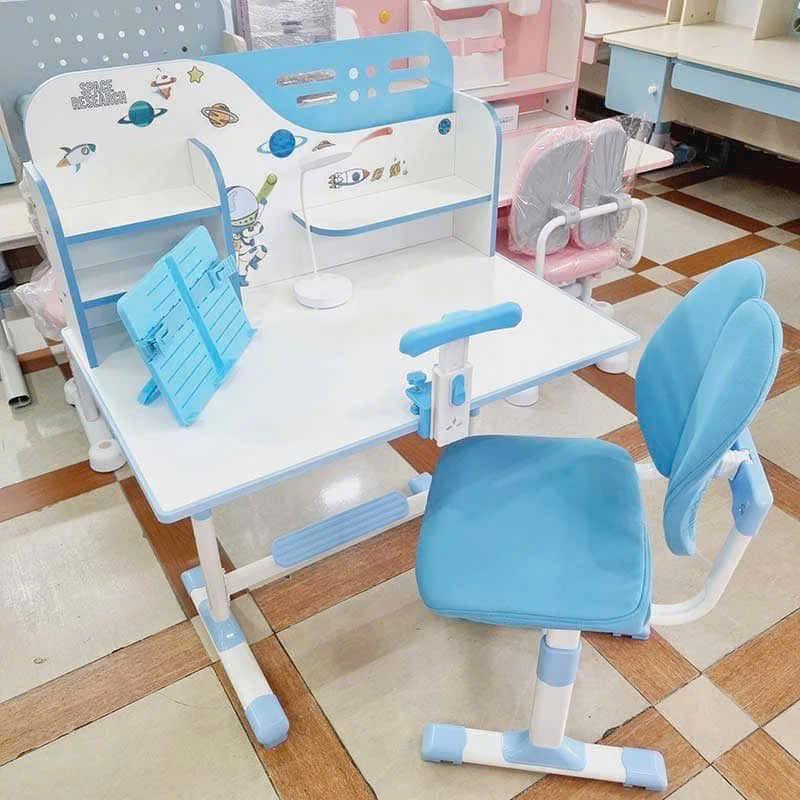 [🆕🇻🇳] Kids Home Nga Sơn – Baby Shark – cung cấp giải pháp, giúp đỡ các mẹ nuôi con hạnh phúc 🧑‍🧒❤️️👶⭐️ Bộ bàn học #chống #gù full chi tiết xinh xỉu lun !! 
Mưa gió là phải lỗ nặng :))))
Xin phép thông báo có 2 suất 12 bịch Honey tặng luôn ạ !!! Quá shock luô , shares-0✔️ , likes-0❤️️ , date-2025-03-15 16:08:24🇻🇳🇻🇳🇻🇳📰🆕