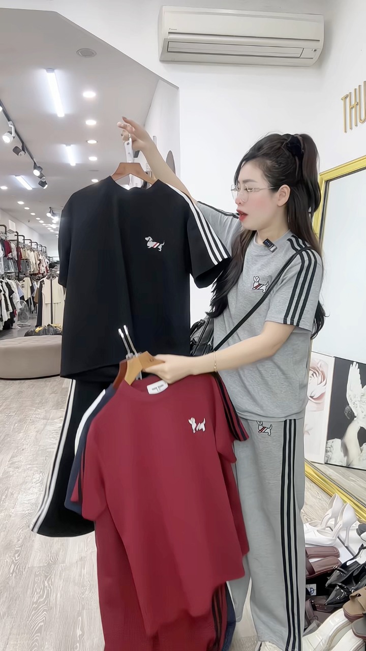[🆕🇻🇳] Hương Chử  (Thu Hương Chử Shop) 👕 Top1Fashion 👗  Có những hôm chỉ mong thời tiết đẹp, diện bộ đồ đẹp, ngồi quán cafe mình thích là được ròii Set bộ thome siu hot, đủ sz sm , chỉ #2xx thui ạ Thu Hương Chử  , shares-0✔️ , likes-0❤️️ , date-2025-03-16 01:25:34🇻🇳🇻🇳🇻🇳📰🆕
