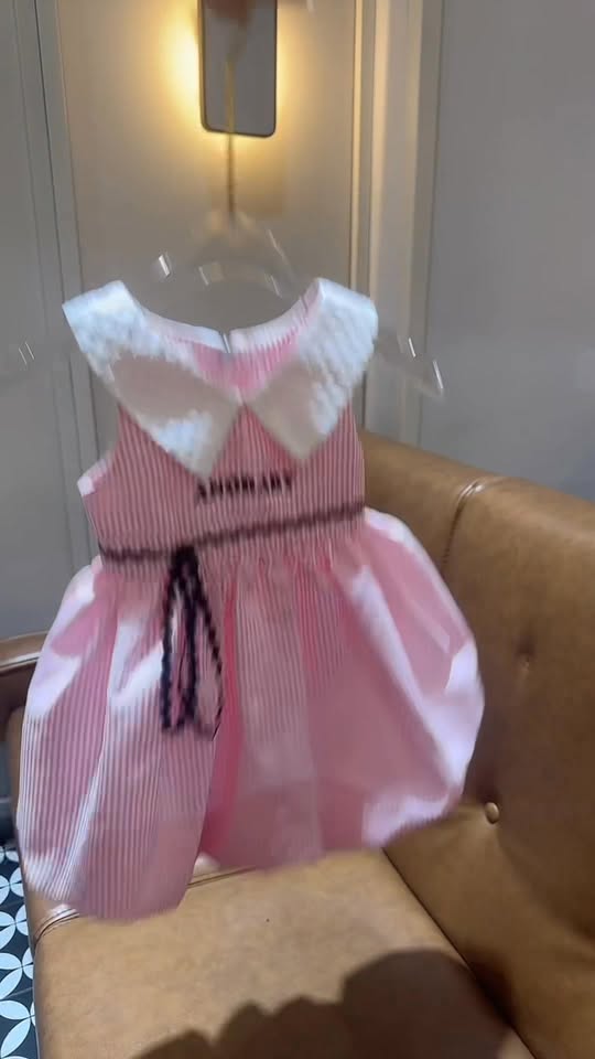 [🆕🇻🇳] COCOMAY – Design Store – Thương hiệu Thời trang – Công sở, Sự kiện 👕 Top1Fashion 👗   𝐊𝐚𝐞𝐥𝐞𝐧 𝐃𝐫𝐞𝐬𝐬 | 𝐕𝐀́𝐘 𝐒𝐔𝐎̂𝐍𝐆 𝐓𝐇𝐀𝐍𝐇 𝐋𝐈̣𝐂𝐇 – 𝐍𝐇𝐄̣ 𝐍𝐇𝐀̀𝐍𝐆 & 𝐓𝐇𝐎𝐀̉𝐈 𝐌𝐀́𝐈Chất liệu mềm mại, nhẹ nhàng trên da
Thiết kế suông dài 1 lớp, che dáng tinh tế
Cổ , shares-0✔️ , likes-0❤️️ , date-2025-03-17 23:27:20🇻🇳🇻🇳🇻🇳📰🆕