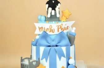 [🆕🇻🇳] BLOOM CAKE • 𝐓𝐡𝐞̂́ 𝐠𝐢𝐨̛́𝐢 𝐜𝐮̉𝐚 𝐧𝐡𝐮̛̃𝐧𝐠 𝐜𝐡𝐢𝐞̂́𝐜 𝐛𝐚́𝐧𝐡 𝐱𝐢𝐧𝐡 🍔 Top1Food  🍜  Chào mừng nhóc tì siêu đáng yêu!Bé Minh Phúc chính thức có một chiếc bánh sinh nhật đầu đời xịn xò như thế này đây!Mẹ bé muốn một chiếc bánh thật đặ , shares-1✔️ , likes-1❤️️ , date-2025-03-20 20:21:07🇻🇳🇻🇳🇻🇳📰🆕