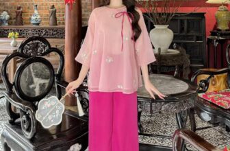 [🆕🇻🇳] XIICO 👕 Top1Fashion 👗  | 𝐏𝐇𝐀́𝐏 𝐏𝐇𝐔̣𝐂 𝐔𝐘𝐄̂̉𝐍 𝐍𝐇𝐔̛ |Duyên dáng trong từng đường nét, nhẹ nhàng như cánh hoa trong gió. Pháp phục không chỉ là trang phục mà còn là sự giao thoa c , shares-0✔️ , likes-1❤️️ , date-2025-03-20 21:00:12🇻🇳🇻🇳🇻🇳📰🆕