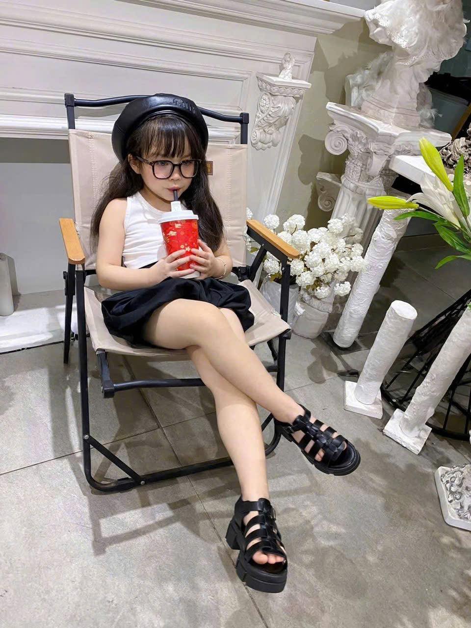 [🆕🇻🇳]  Kido Kid – Chuyên bán quần áo, giầy dép, mũ, khăn, phụ kiện trẻ em chính hãng 🧑‍🧒❤️️👶⭐️  NEW – NEW….
Size : 27-36.
• Kd00265
, shares-0✔️ , likes-12❤️️ , date-2025-03-22 02:35:20🇻🇳🇻🇳🇻🇳📰🆕