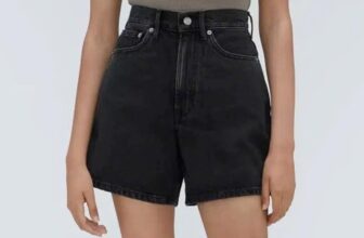 [???] ELIS Shop vnxk – 12 thiên hộ dương p1 Q. Gò vấp HCM  ? Top1Fashion ?  Short U R B A N mơi full tag mạc xịn xò đẹp đỉnh , chất co dãn, lô này đầu tiên nên sl hơi ít mọi người tranh thủ chốt nhen, màu đen dễ mix đồ lắmSz 22/2 , shares-0✔️ , likes-0❤️️ , date-2025-03-17 17:21:01????????