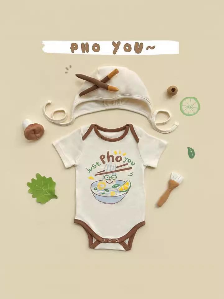 [???] Jun’s House – Chuyên quần áo cho trẻ em  ?‍?❤️️?⭐️ JUST PHO YOU
Có ba mẹ nào fan của PHỞ ko ạ? Bữa nay có suit “Phở” cho các cô cậu bé nhà ta rùi ạ
Giá yêu thương od #145k/set gồm suit và mũ
Bảng sz
Sz 66:  , shares-0✔️ , likes-0❤️️ , date-2025-03-21 19:52:28????????