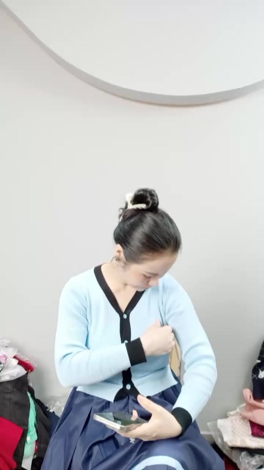 [???] VANNY – chuyên sỉ & lẻ hàng Quảng Châu, VNXK ? Top1Fashion ?  Phát trực tiếp của Vân Trần , shares-0✔️ , likes-1❤️️ , date-2025-03-23 19:51:59????????