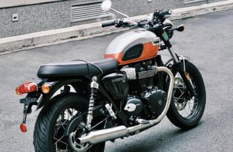 [🆕🇻🇳] Triumph Vietnam – Nhà phân phối các dòng xe Triumph Motorcycles tại Việt Nam 🚗 Top1Go 🏍️  Vẫn giữ trọn vẹn vẻ đẹp cổ điển đậm chất di sản, Triumph Bonneville T100 phiên bản 2025 khoác lên mình diện mạo mới đầy cuốn hút với phối màu Aluminium & B , shares-0✔️ , likes-14❤️️ , date-2025-03-21 22:04:16🇻🇳🇻🇳🇻🇳📰🆕