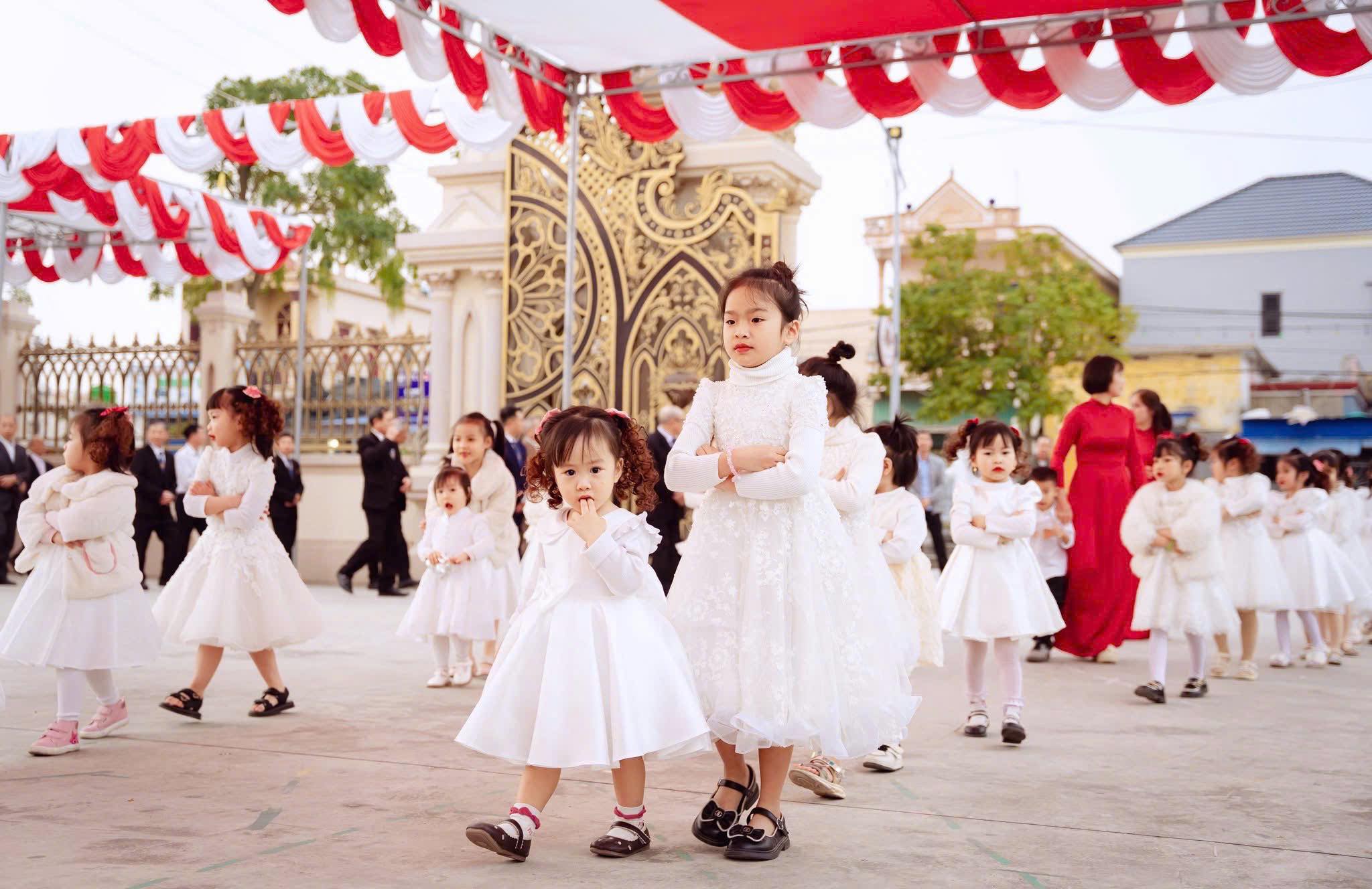 [🆕🇻🇳]  Yên Thư Kids – chuyên đầm công chúa, váy body, váy thôi nôi cho các bé 🧑‍🧒❤️️👶⭐️ Bé iu mặc váy nhà tui xinh xỉu nha mí nàng ơi
, shares-0✔️ , likes-1❤️️ , date-2025-03-22 01:11:00🇻🇳🇻🇳🇻🇳📰🆕