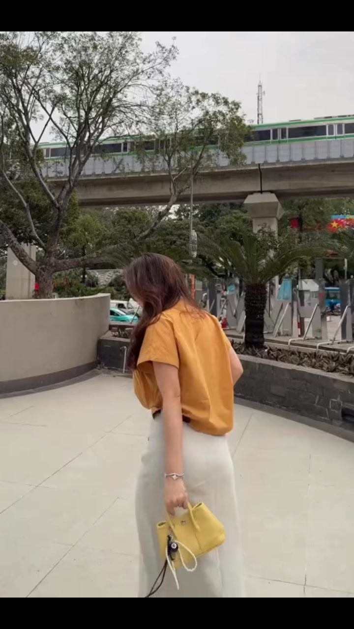 [???] Bcloud – Quần áo giày dép túi xách thời trang  ? Top1Fashion ?  Này gọi là nhún chứ hok phải nhảy đâu ạ  chị em ngắm đồ thôi đừng bình phẩm điệu nhún của em  , shares-0✔️ , likes-0❤️️ , date-2025-03-19 19:48:48????????