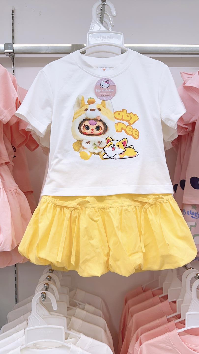 [🆕🇻🇳] Bắp Xinh Shop – Thời Trang Của Bé 🧑‍🧒❤️️👶⭐️ 𝐒𝐞𝐭 𝐛ộ 𝐛é 𝐠á𝐢 𝐁𝐚𝐛𝐲 𝐓𝐡𝐫𝐞𝐞 𝐭𝐫ắ𝐧𝐠 𝐯à𝐧𝐠 𝐧ổ𝐢 𝐛ậ𝐭 𝐭𝐡𝐮 𝐡ú𝐭 𝐦ọ𝐢 á𝐧𝐡 𝐧𝐡ì𝐧
𝐒𝐞𝐭 𝐛ộ 𝐛ê𝐧 𝐞𝐦 đã 𝐯ề 𝐭𝐡ê𝐦 𝐡à𝐧𝐠, đủ 𝐬𝐢𝐳𝐞 𝐜𝐡𝐨 𝐜á𝐜 𝐛é 𝐭ừ 𝟏 𝐭𝐮ổ𝐢 đế𝐧 𝟏𝟎 𝐭𝐮ổ𝐢.
—————– , shares-0✔️ , likes-3❤️️ , date-2025-03-21 05:05:54🇻🇳🇻🇳🇻🇳📰🆕