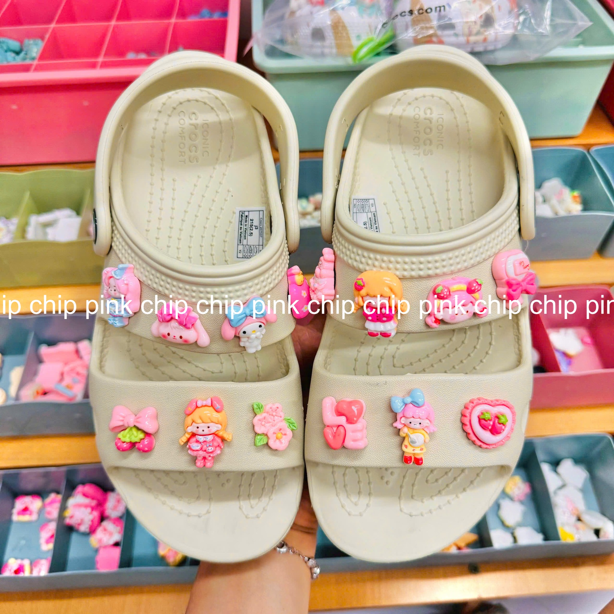 [🆕🇻🇳]  Chip Chip Pink-Chuyên sỉ và lẻ các loại “cờ rốc” và Jibbitz/ Sticker! 🧑‍🧒❤️️👶⭐️ 𝑀𝑢𝑜̂́𝑛 𝑚𝑎̣̆𝑛 𝑡ℎ𝑖̀ 𝑎̆𝑛 𝑚𝑢𝑜̂́𝑖 𝑐𝑜̀𝑛 𝑚𝑢𝑜̂́𝑛 đ𝑎̆́𝑚 đ𝑢𝑜̂́𝑖 𝑡ℎ𝑖̀ 𝑔ℎ𝑒́ 𝐶ℎ𝑖𝑝P/s: Hình trả đơn đầy up máy, mỗi ngày up 1 ít cho bớt đầy bộ nhớ ạ————– , shares-2✔️ , likes-0❤️️ , date-2025-03-21 17:22:26🇻🇳🇻🇳🇻🇳📰🆕