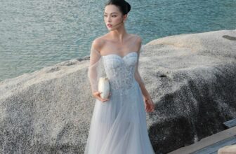 [🆕🇻🇳] Joséphine 👕 Top1Fashion 👗  𝐇𝐞𝐫 𝐛𝐞𝐚𝐮𝐭𝐲 𝐢𝐬 𝐧𝐚𝐭𝐮𝐫𝐚𝐥𝐥𝐲 𝐧𝐨𝐛𝐥𝐞𝑾𝒊𝒍𝒍𝒐𝒘 𝑫𝒓𝒆𝒔𝒔 gói trọn vẻ đẹp tự nhiên nhưng không kém phần lộng lẫy và vương giả.Giữa khung cảnh đại dương bao la, quý cô  , shares-5✔️ , likes-26❤️️ , date-2025-03-21 16:45:02🇻🇳🇻🇳🇻🇳📰🆕