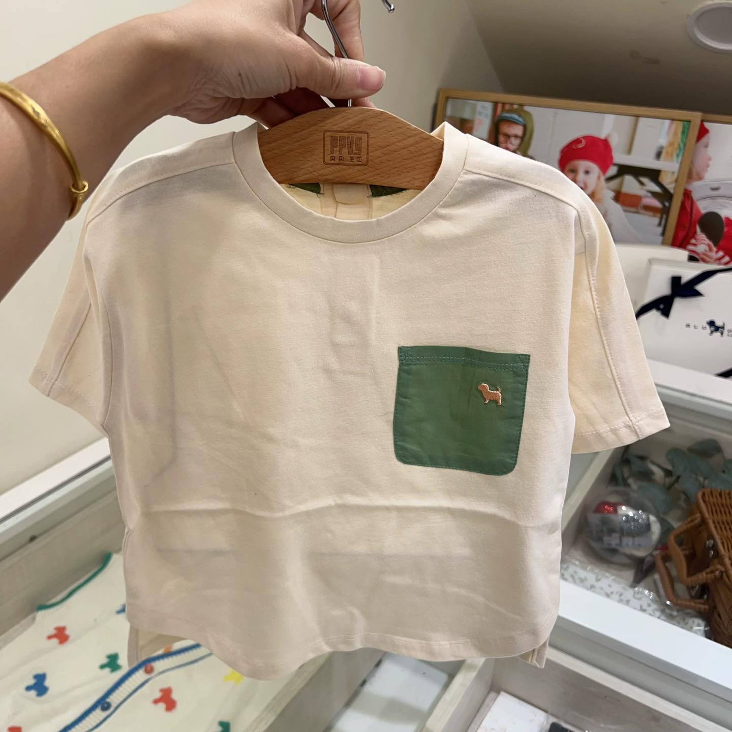 [???] Tiệm Linh – Chuyên hàng xuất chính hãng cho bé  ?‍?❤️️?⭐️ Basic tee mix jeans hay khaki đều hợp đều bảnh lun các bác oii
Đủ size 90-140 ạ
, shares-4✔️ , likes-29❤️️ , date-2025-03-21 21:06:11????????