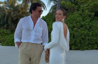 [🆕🇻🇳] Huong Boutique – Định hướng phong cách thời trang 👕 Top1Fashion 👗  Nàng thơ Laura Herbert sang trọng và thanh lịch trong với em đầm lụa hở lưng của nhà HUONG. Thiết kế đầm lụa hiện đại và quyến rũ với form ôm vừa vặn vào c , shares-0✔️ , likes-0❤️️ , date-2025-03-22 03:00:44🇻🇳🇻🇳🇻🇳📰🆕