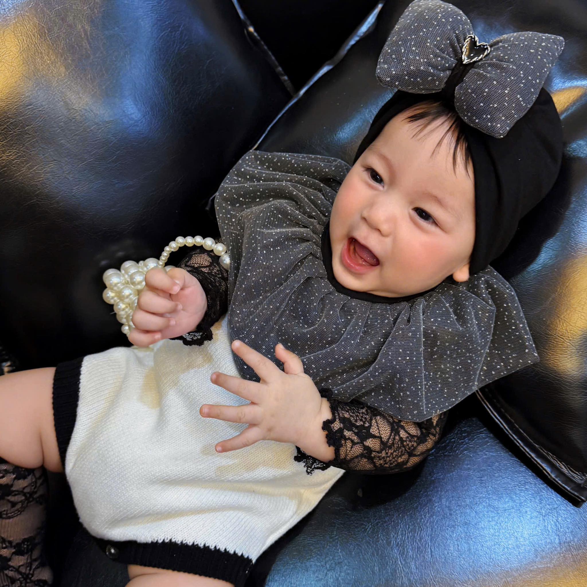 [🆕🇻🇳]  BABY MILO – Cửa hàng quần áo sơ sinh & trẻ em🧑‍🧒❤️️👶⭐️ Set Yếm + Mũ Turban | Đen Ren Bi
Sẵn sz cho bé: 0- 24M (4-13kg )
Pr: 230k/set
, shares-0✔️ , likes-0❤️️ , date-2025-03-25 05:49:21🇻🇳🇻🇳🇻🇳📰🆕