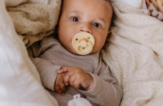 [🆕🇻🇳] Ngọc Yến Baby – Mẹ Bầu Và Em Bé – ĐỒ SƠ SINH_ĐỒ DÙNG MẸ & BÉ 🧑‍🧒❤️️👶⭐️  𝑮𝒊𝒖́𝒑 𝒃𝒆́ 𝒈𝒊𝒂̉𝒎 𝒎𝒐̣𝒊 𝒍𝒐 𝒂̂𝒖 𝒄𝒉𝒊̉ 𝒗𝒐̛́𝒊 1 𝒄𝒉𝒊𝒆̂́𝒄 𝒕𝒚 𝒏𝒈𝒂̣̂𝒎 𝑩𝒊𝒃𝒔 
 Ty ngậm Bibs được thiết kế mềm mại, giống với ti mẹ, mang lại cho bé 1 cảm giác thân thu , shares-0✔️ , likes-1❤️️ , date-2025-03-19 15:08:45🇻🇳🇻🇳🇻🇳📰🆕