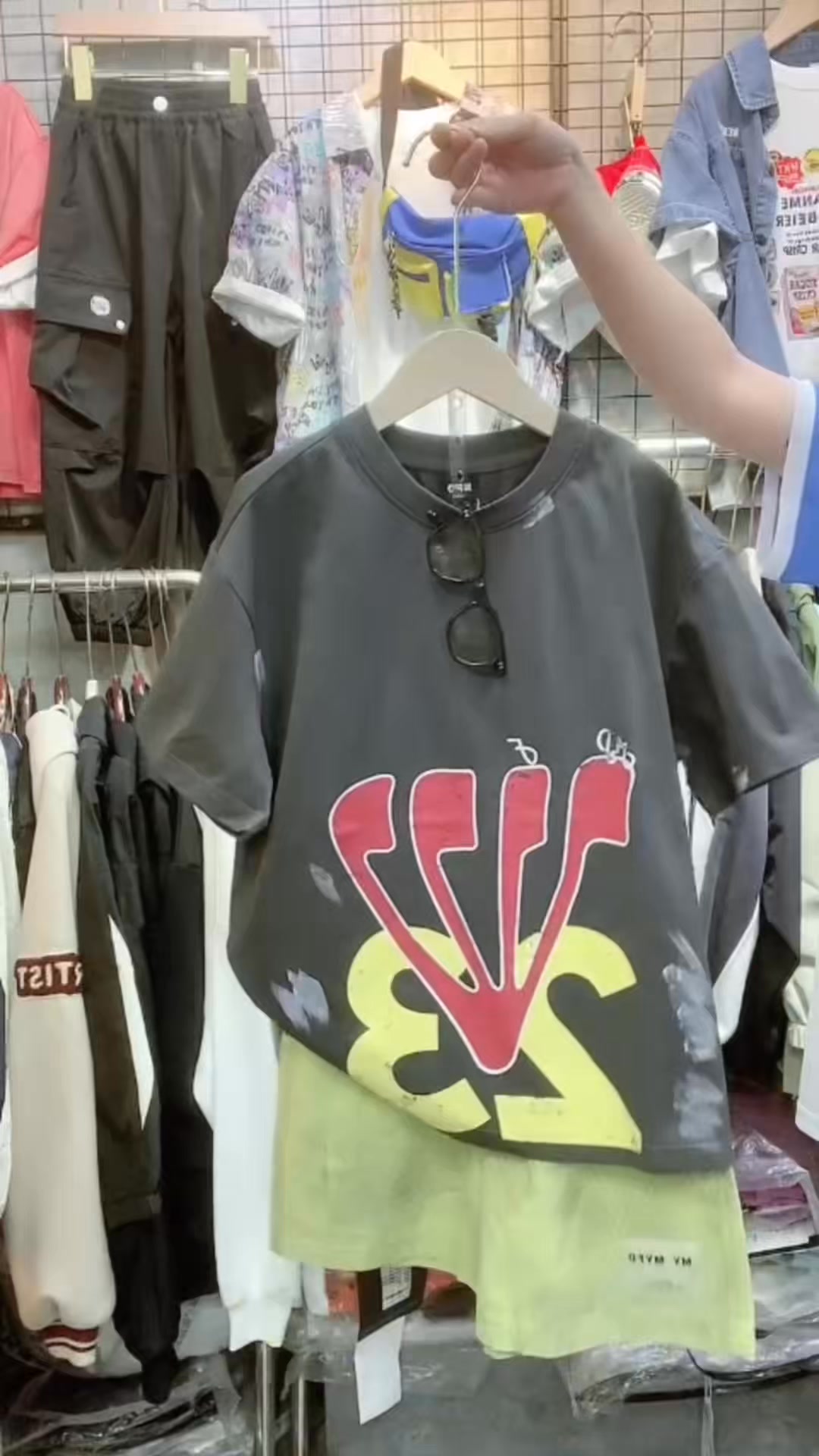 [🆕🇻🇳] BIBO Shop – Xưởng Thời Trang Trẻ Em 🧑‍🧒❤️️👶⭐️  CHỈ VỚI #99K ĐÃ CÓ TRONG TAY CHIẾC ÁO CHẤT CHƠI
==========
Đơn giản – Xinh đẹp – Phù hợp mọi lứa tuổi
Chất vải mềm mịn , mát , lên forn cực chuẩn
Full , shares-1✔️ , likes-4❤️️ , date-2025-03-20 16:23:04🇻🇳🇻🇳🇻🇳📰🆕