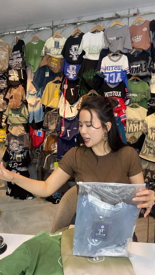 [🆕🇻🇳] Trần thuý _ tổng kho sỉ lẻ quần áo trẻ em giá rẻ 🧑‍🧒❤️️👶⭐️ Săn sale gì chưa các người đẹp   #quần_áo_trẻ_em #trần_thuý_bán_rẻ_nhất_fb #trần_thuý_chuyên_đồ_bé #quanaotre , shares-0✔️ , likes-1❤️️ , date-2025-03-28 02:11:28🇻🇳🇻🇳🇻🇳📰🆕