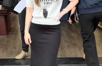 [🆕🇻🇳] Charmy ‘s House – Cửa hàng quần áo nữ  👕 Top1Fashion 👗  #165k/c chân váy midi dáng đuôi cá siu đẹp
(Giá gốc 285k)
Chất thun tăm umi lạnh co giãn thoải mái mềm mát
Form cực đẹp, có 3 loại chiều dài
Em Trang đang , shares-0✔️ , likes-2❤️️ , date-2025-03-23 20:00:06🇻🇳🇻🇳🇻🇳📰🆕