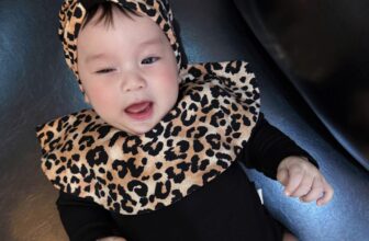 [🆕🇻🇳]  BABY MILO – Cửa hàng quần áo sơ sinh & trẻ em🧑‍🧒❤️️👶⭐️ Set Yếm + Mũ Turban | Da beo nâu
Sẵn sz cho bé: 0- 24M (4-13kg )
Pr: 230k/set
, shares-0✔️ , likes-0❤️️ , date-2025-03-21 15:23:59🇻🇳🇻🇳🇻🇳📰🆕