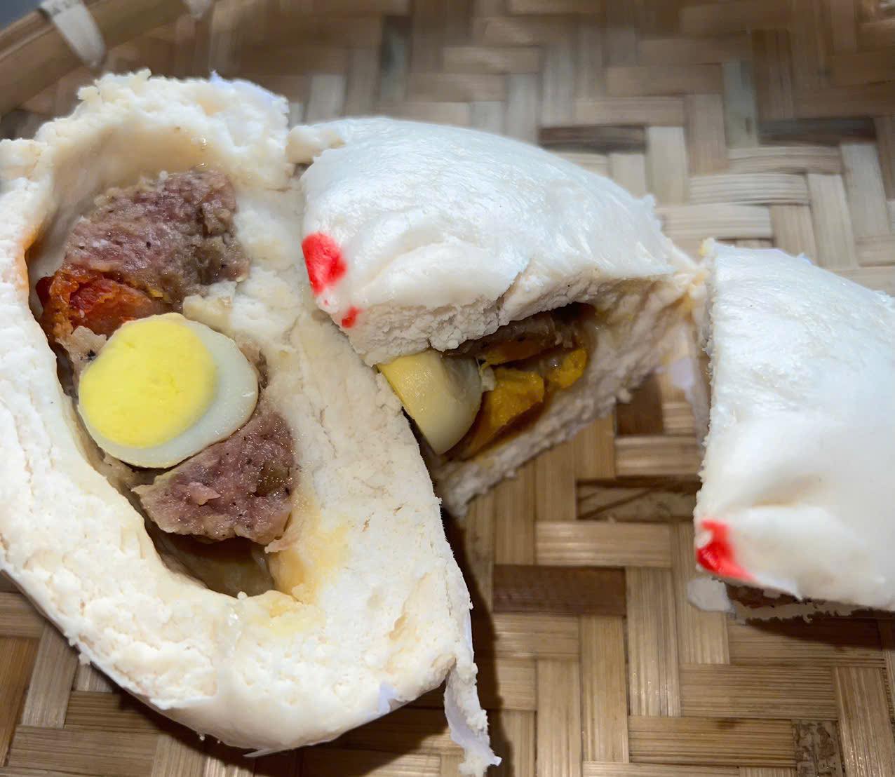 [🆕🇻🇳] RinRin Shop – Cảo nhà em làm gia truyền, chuẩn gốc Hoa 🍔 Top1Food  🍜 BÁNH BAO TRUYỀN THỐNG THƠM NGON CẢ NHÀ ƠI
Truyền thống 2 trứng cút + trứng muối: 120k/set 5 cái 

Lớp vỏ ngoài mềm xốp thơm sữa, cùng với nhân  thịt heo tư , shares-0✔️ , likes-1❤️️ , date-2025-03-22 00:24:13🇻🇳🇻🇳🇻🇳📰🆕