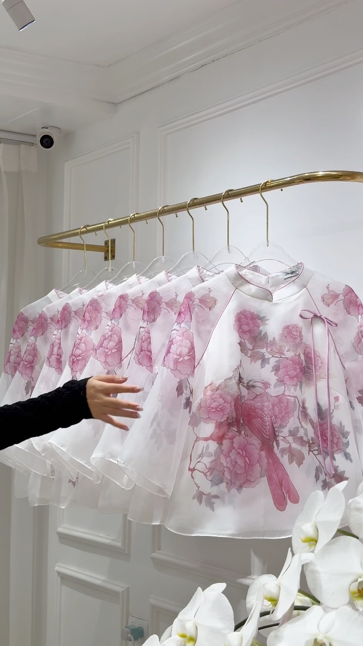 [🆕🇻🇳] LINN Design – “I want people to see the dress. but focus on the women” 👕 Top1Fashion 👗  Pháp phục Anh Lạc – “Một tấm áo đơn sơ, nhưng chứa đựng cả bầu trời an lạc.” , shares-0✔️ , likes-0❤️️ , date-2025-03-25 20:30:23🇻🇳🇻🇳🇻🇳📰🆕