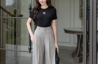 [🆕🇻🇳] CEVONNI 👕 Top1Fashion 👗  𝐒𝐀𝐋𝐄 𝐎𝐅𝐅 | 𝐂𝐄𝐕𝐎𝐍𝐍𝐈 𝐓𝐎𝐏Giảm giá cực ưu đãi cho ‘’must-have item’’ mùa Hạ: áo phông cổ tròn!Chiếc áo phông cổ tròn vẫn có thể mang tới một diện mạo thanh , shares-0✔️ , likes-0❤️️ , date-2025-03-27 15:00:02🇻🇳🇻🇳🇻🇳📰🆕