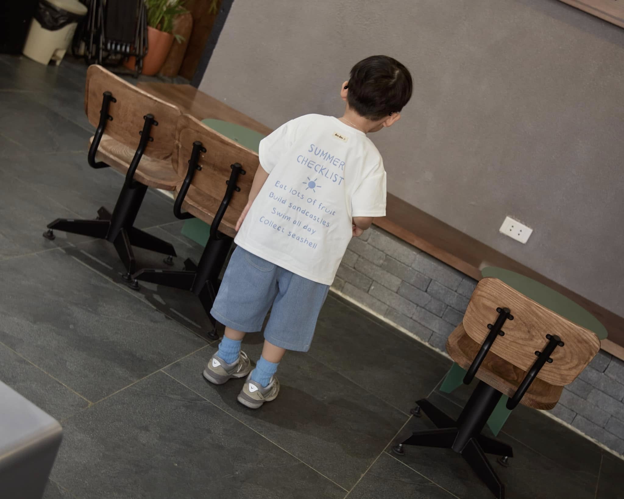 [🆕🇻🇳] doudou club – Thời trang bạn bé từ 1 đến 5 tuổi 🧑‍🧒❤️️👶⭐️  Một chiếc áo phông suông thoải mái, một chiếc quần jeans ngố trendy, combo cool ngầu siêu cấp vũ trụuuu
——————-
𝗱𝗼𝘂𝗱𝗼𝘂 𝗰𝗹𝘂𝗯
• /đu đu/ – Câu  , shares-0✔️ , likes-13❤️️ , date-2025-03-26 19:56:36🇻🇳🇻🇳🇻🇳📰🆕