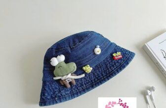 [🆕🇻🇳] Shop Bin&Bon Made in Việt Nam, Cambodia 😎❤️️⭐️     GOM MŨ JEAN GẮN STICKER CHO BÉ
Mũ jean vành tròn gắn sticker cưng xỉu
zai gái đội đều đẹp nha
#129k
2 màu :  xanh đậm- xanh nhạt======
chốt 27/3
, shares-0✔️ , likes-1❤️️ , date-2025-03-24 19:45:11🇻🇳🇻🇳🇻🇳📰🆕