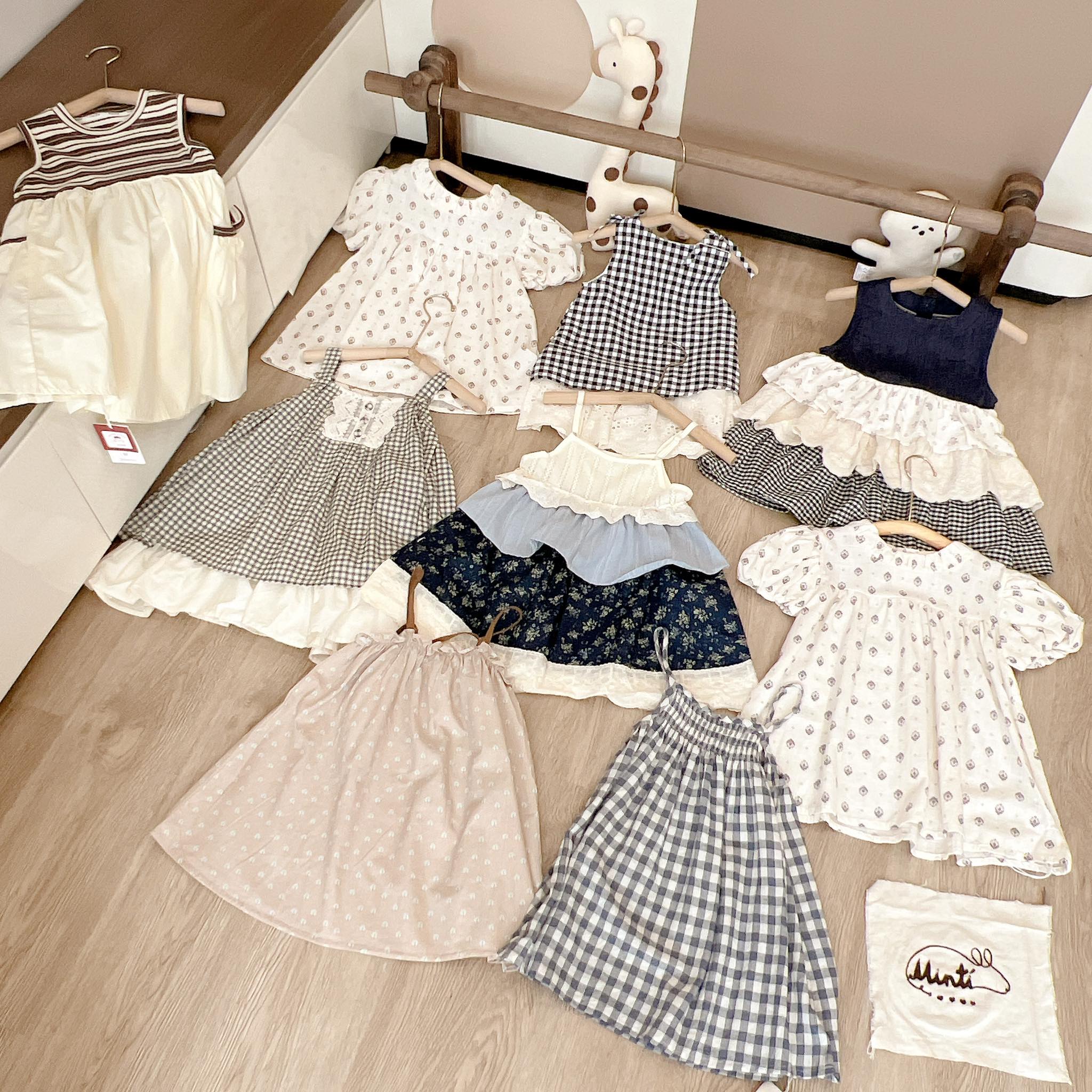 [🆕🇻🇳] Minti Baby and Kids – Korean style – chuyên các sản phẩm QCCC dòng style Hàn/xuất Hàn 🧑‍🧒❤️️👶⭐️ THÔNG BÁO LIVESTREAM FORM NHÍ NGÀY 24-25/3
—-
Vâng sau 1 tuần em ốm nghỉ live nay xin phép các bác ngoi lên đây  (ốm 1 trận kỉ lục nhớ đời luôn). Các bác , shares-1✔️ , likes-46❤️️ , date-2025-03-24 23:34:38🇻🇳🇻🇳🇻🇳📰🆕