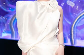 [🆕🇻🇳] DANG HOANG – Thiết kế & Thời trang 👕 Top1Fashion 👗  Feedback từ khách hàng khi diện Lia Lia DressThiết kế sang trọng, hiện đại với đường nét thanh lịch, tôn vinh vẻ đẹp duyên dáng. Điểm nhấn hoa cài tinh x , shares-6✔️ , likes-104❤️️ , date-2025-03-22 22:07:42🇻🇳🇻🇳🇻🇳📰🆕