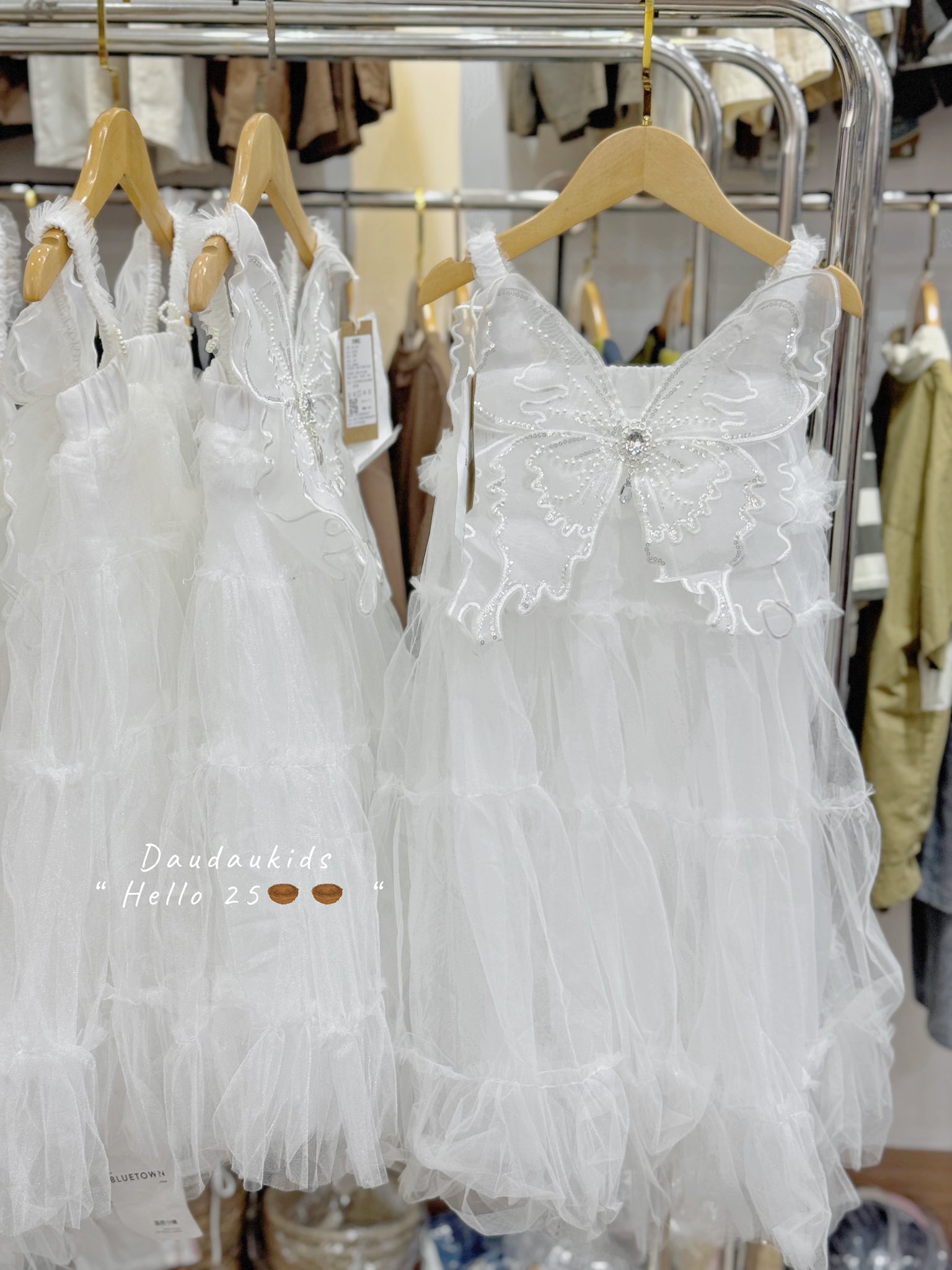 [🆕🇻🇳] Đậu Đậu Kids – Chuyên hàng thời trang trẻ em 🧑‍🧒❤️️👶⭐️ 𝙉𝒂̀𝙣𝙜 𝙩𝙝𝒐̛ 𝙣𝙝𝒐̉ 𝙩𝙧𝙤𝙣𝙜 𝙘𝙝𝙞𝒆̂́𝙘 𝙫𝒂́𝙮 𝙘𝒐̂̉ 𝙩𝒊́𝙘𝙝 !
Không cần cầu kỳ, chỉ cần một chiếc váy xinh là bé đã đủ nổi bật.  Ba mẹ ơi, chốt ngay kẻo hết nhen!
, shares-3✔️ , likes-2❤️️ , date-2025-03-27 23:54:57🇻🇳🇻🇳🇻🇳📰🆕