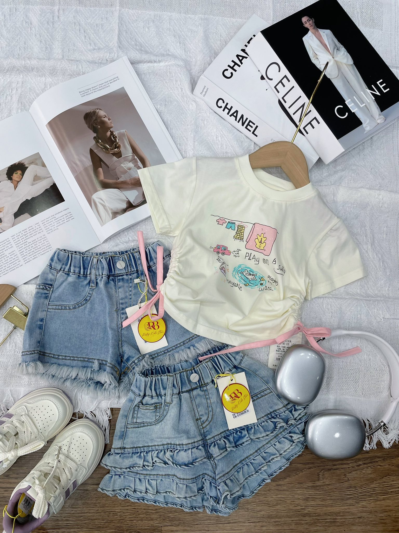 [🆕🇻🇳] NanaKids – Thời trang trẻ em Hàn Quốc 🧑‍🧒❤️️👶⭐️  Mời các Mom ngắm BST SHERLOCK mix cùng MORI xinh yêuBộ gồm Quần yếm, Ghile vestSize: 6m(6-8kg), 12m(8-10kg), 18m(10-12kg)
Cà vạt/ Nơ cổ Freesize
Mu , shares-0✔️ , likes-0❤️️ , date-2025-03-25 21:45:00🇻🇳🇻🇳🇻🇳📰🆕