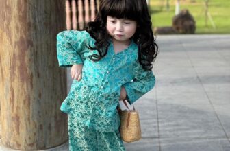 [🆕🇻🇳]  Bơ Hí – Thương hiệu thời trang thiết kế cao cấp dành cho mẹ và bé đẹp 🧑‍🧒❤️️👶⭐️  𝐁𝐚̀ 𝐛𝐚 𝐧𝐡𝐚̀ 𝐁𝐨̛, 𝐛𝐞́ 𝐜𝐮̛́ 𝐦𝐚̣̆𝐜 𝐥𝐞̂𝐧 𝐥𝐚̀ 𝐱𝐢𝐧𝐡
Mẹ bé nhắn Bơ tư vấn size nhen
Giá #250k/bộ ( hơn 25kg có phụ thu)
#Freeship từ 2 bộ ạ
Vải lụa đẹp xịn  , shares-0✔️ , likes-4❤️️ , date-2025-03-26 20:50:20🇻🇳🇻🇳🇻🇳📰🆕