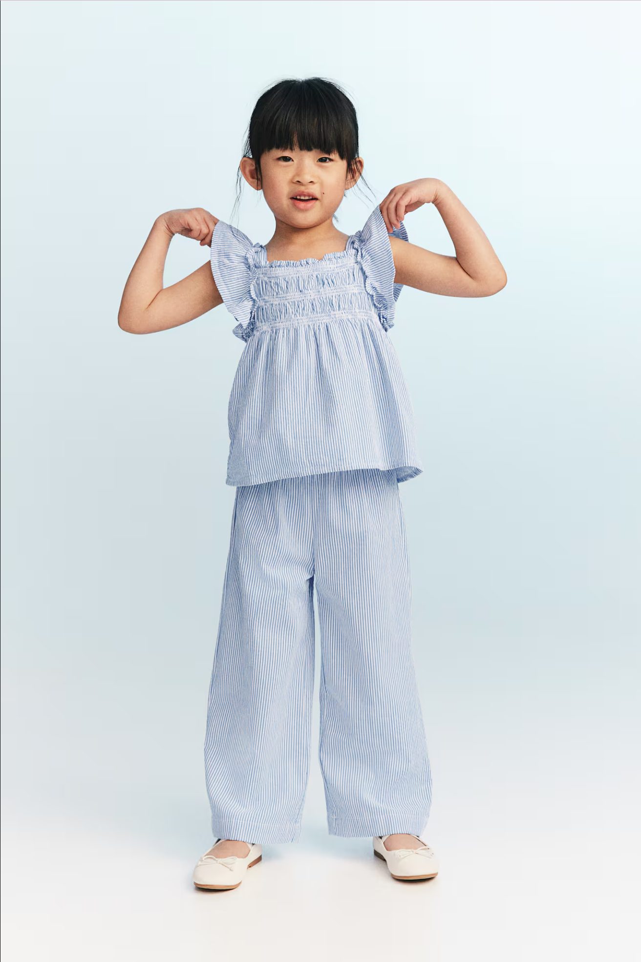 [🆕🇻🇳]  Door to door – Chuyên quần áo, giày dép và phụ kiện cho bé 😎❤️️⭐️ Áo chống nắng cho bé siêu mịn, mát rười rượi và siêu mềm mát em về sẵn nhiều màu đẹp cho bé!!!
Chất liệu vải từ polyester cùng spandex mang đến sự mềm mại , shares-0✔️ , likes-0❤️️ , date-2025-03-26 17:52:52🇻🇳🇻🇳🇻🇳📰🆕