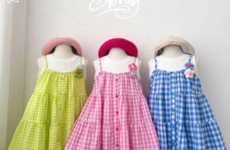 [🆕🇻🇳]  Thóc Kids – Thời trang trẻ em – Chuyên sỉ lẻ quần áo xuất dư, made in VN cho trẻ 🧑‍🧒❤️️👶⭐️ 𝐕𝐀́𝐘 𝐊𝐄̉  𝐁𝐄̀𝐎 𝐓𝐇𝐄̂𝐔 𝐇𝐎𝐀 𝐗𝐈𝐍𝐇 𝐐𝐔𝐀́ #159k/set
Ôi lại sỉu up sỉu down với sét chất nèVáy kẻ thô cotton phối đính hoa len, form váy dài rộng thoải mái bồn , shares-0✔️ , likes-2❤️️ , date-2025-03-26 18:34:06🇻🇳🇻🇳🇻🇳📰🆕