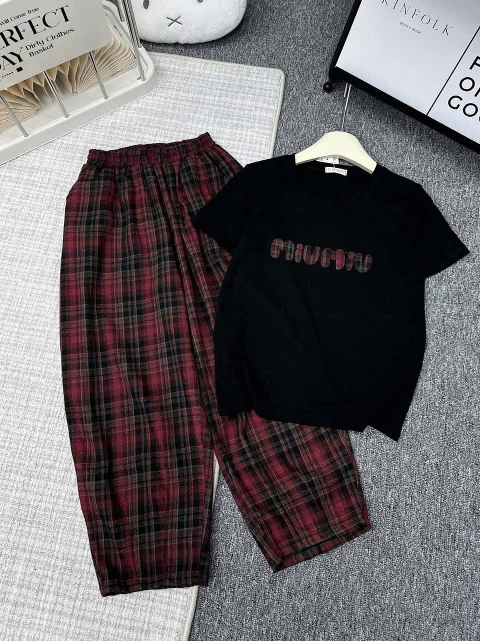 [🆕🇻🇳] Minh Tuyết Shop – Chuyên quần áo hót rẻ nhất thị trường 👕 Top1Fashion 👗  Nay e k live thanh lí  một loạt bộ bo.m về chất đẹp
Lắm sale nhanh hơn #50k bộ
sờ lên chất sướng cả tay đợt này về mê xỉu về chất. Bộ quần kẻ thích lắm mặ , shares-0✔️ , likes-406❤️️ , date-2025-03-30 03:15:49🇻🇳🇻🇳🇻🇳📰🆕