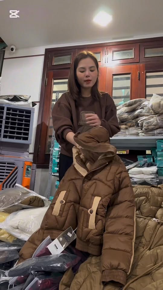 [🆕🇻🇳]  Tuyên Thuỳ Hải Phòng Shop Quần Áo Trẻ Em-Đồ Sơ Sinh-Giày Dép-Bỉm 🧑‍🧒❤️️👶⭐️ Chị em nào hóng lô dép ngon bổ rẻ của em không ạ giá chỉ từ 69,79,89,99k không ạ ……
, shares-0✔️ , likes-27❤️️ , date-2025-03-30 01:28:41🇻🇳🇻🇳🇻🇳📰🆕