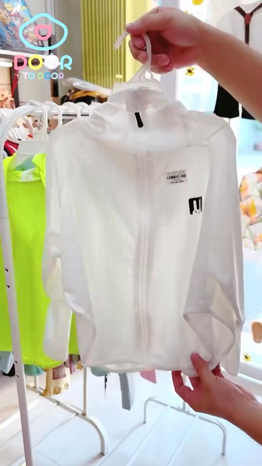 [🆕🇻🇳]  Door to door – Chuyên quần áo, giày dép và phụ kiện cho bé 😎❤️️⭐️ Áo chống nắng cho bé siêu mịn, mát rười rượi và siêu mềm mát em về sẵn nhiều màu đẹp cho bé!!!
Chất liệu vải từ polyester cùng spandex mang đến sự mềm mại , shares-0✔️ , likes-0❤️️ , date-2025-03-26 17:52:52🇻🇳🇻🇳🇻🇳📰🆕
