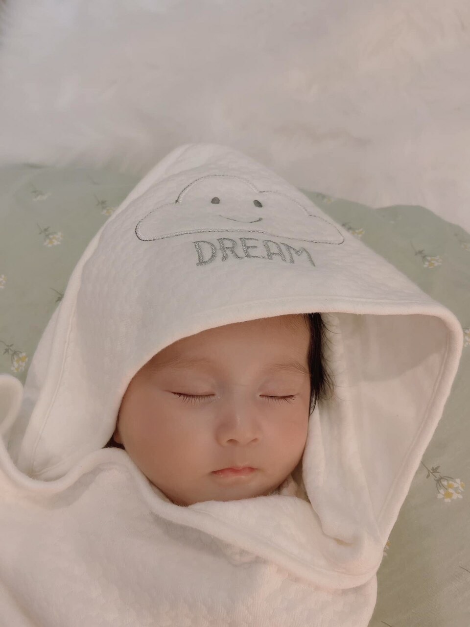 [🆕🇻🇳] Quỳnh Anh – Trọn Gói Đi Sinh – Shop chuyên cung cấp trọn gói đồ sơ sinh 🧑‍🧒❤️️👶⭐️ 𝐂𝐡𝐨𝐚̀𝐧𝐠 𝐮̉  Bebe Comfort xịn xò.
Chăn ủ ấm sơ sinh cho bé được làm từ chất liệu trần bông  mềm mại, an toàn giúp giữ ấm cơ thể cho bé.
Các mẹ có thể dễ d , shares-0✔️ , likes-0❤️️ , date-2025-03-29 21:00:06🇻🇳🇻🇳🇻🇳📰🆕